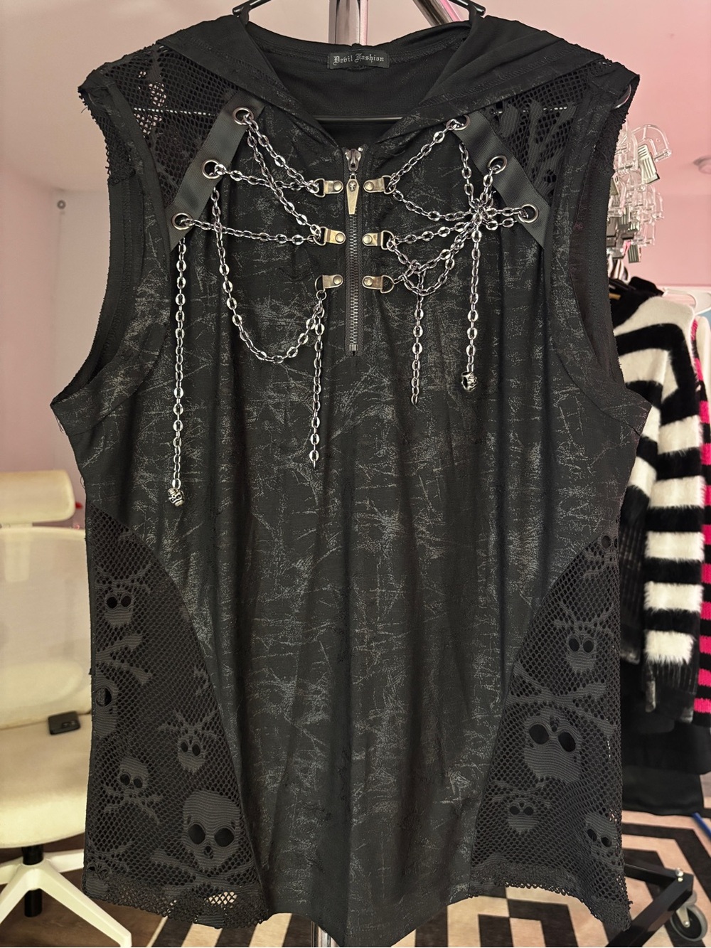 Gothic Chain-Detail Black Sleeveless Hoodie Top